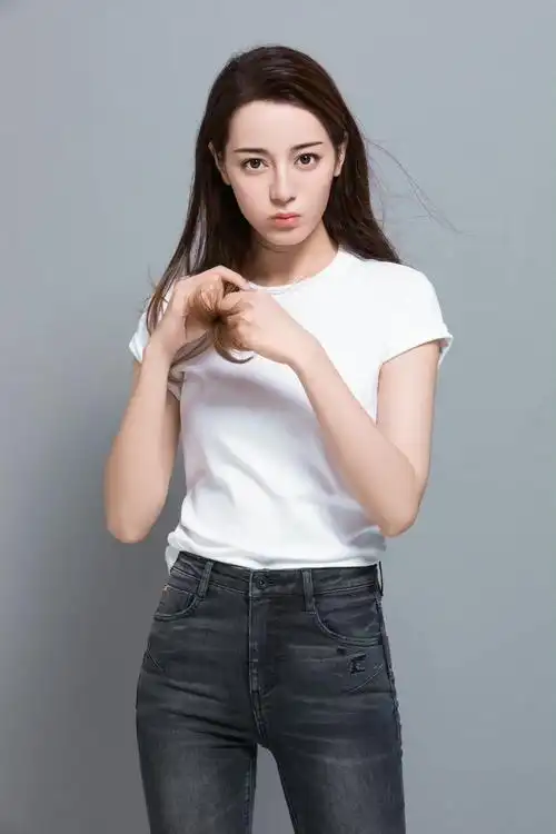 祝贺迪丽热巴入选中国2023年十大新青年