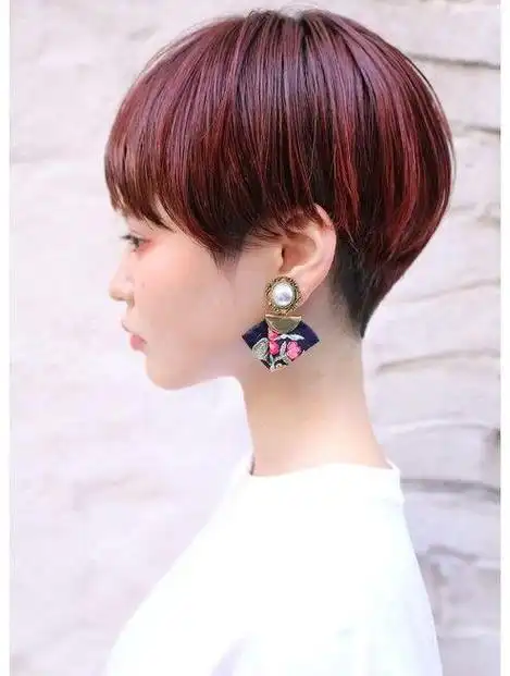 女人过了40岁,短发试试推边头发型,利落时尚有个性|利落感|女性身材