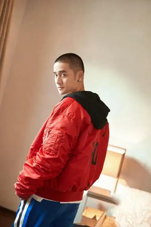 蒋劲夫帅气运动风时尚写真图片