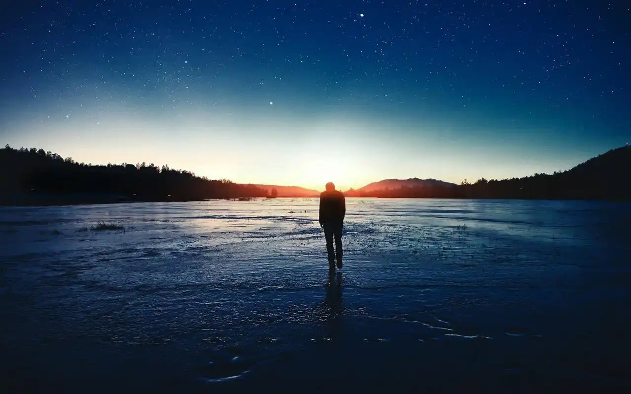 标签男人孤单的身影图片上一图集:男生一个人的孤单黑白图片下一图集