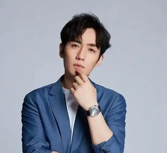 朱一龙十年奋斗,逆袭成顶流,演艺圈黑马的励志成长故事!