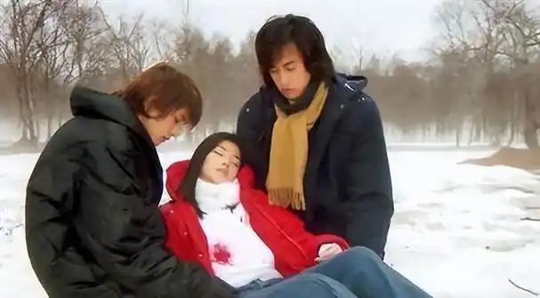 何润东:三次表白孙俪被拒,41岁娶柜姐为妻,恩爱多年无子也幸福