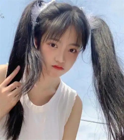 00后直发发型,俏皮可可爱适合00后_飘逸直发_女生发型大全