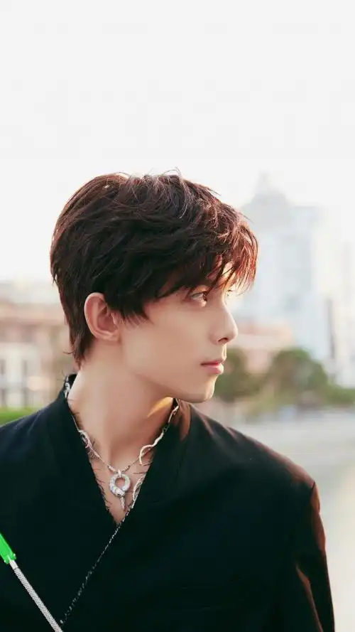 吴磊帅气时尚魅力写真