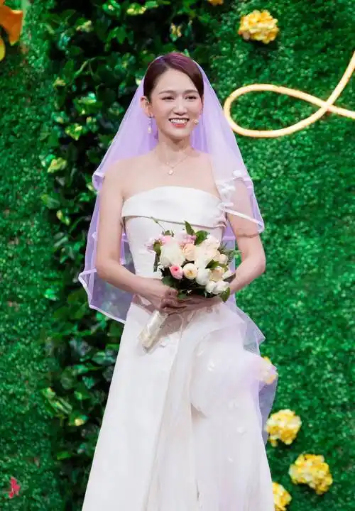 陈乔恩终于穿上婚纱了!