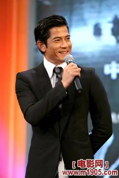 p>大背头是发型的一种,指将额前的头发利用 a target="_blank" href=