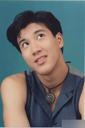 揭王力宏20年前旧照 网友:男神也得靠衣装