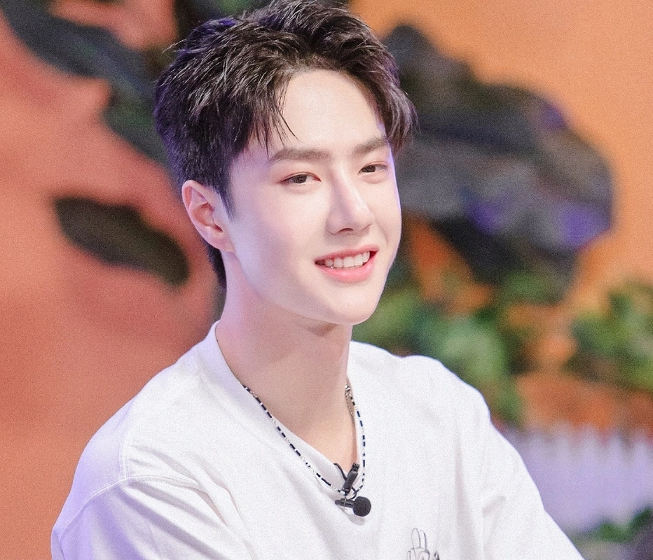 王一博表演咬筷子自称牙口还可以,如愿cos索隆,电眼成重要精髓