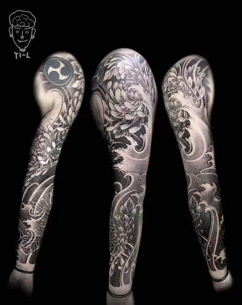 菊花水浪花臂纹身图片_手臂新传统菊花水浪纹身图案