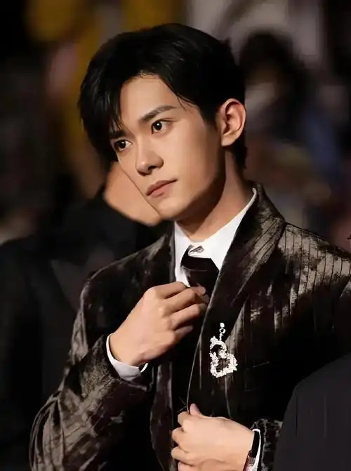 易烊千玺戛纳夺奖太帅!他用实力打破质疑!中国电影还能更强吗?