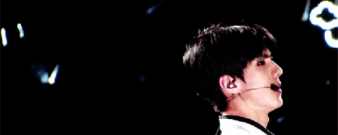 吴世勋gif帅气gif明星gif回眸gif