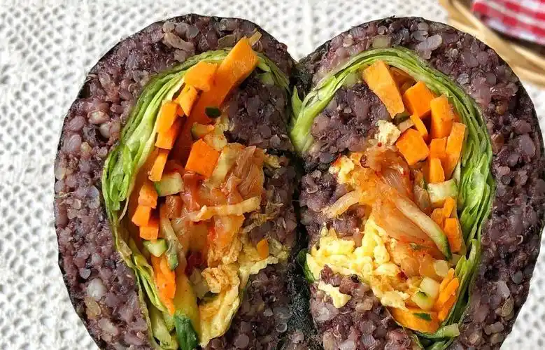 自制夏日低卡杂粮饭团,食材丰富,饱腹感十足,好吃不长胖