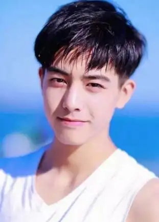 男生碎发刘海怎么剪好看 五款男生碎发刘海来示范(2)_男生发型_西子