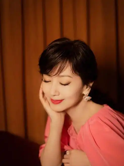 赵雅芝现任老公简历(赵雅芝老公个人资料简历(赵雅芝三任老公的照片))