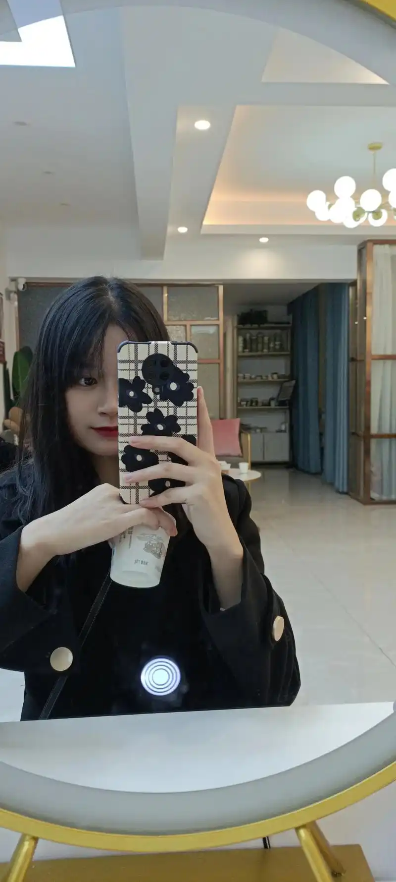 女孩子的照片憋着不发会过期的