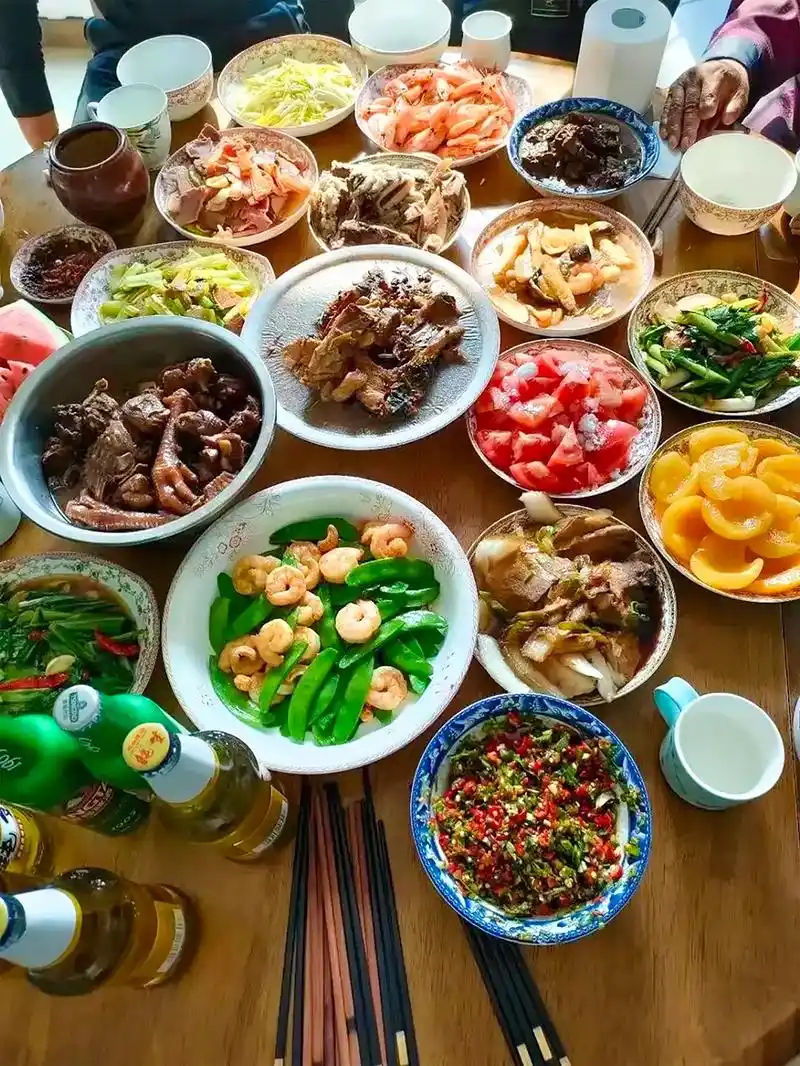 晒晒朋友圈年夜饭,丰盛实惠温馨,网友说最后一桌才是家的味道