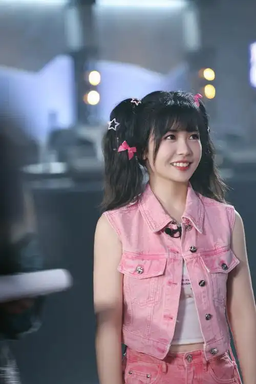 赖美云奇妙练歌房