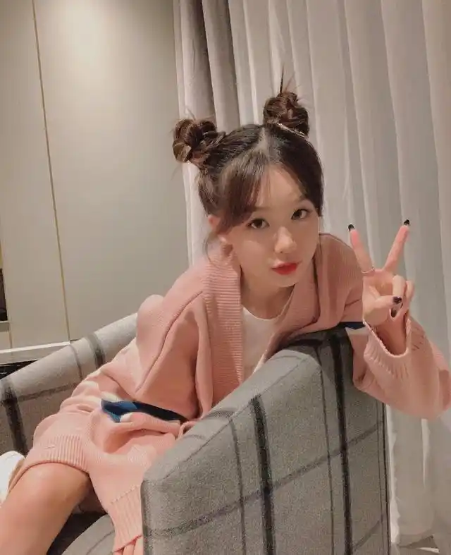 国庆假期出游怎么穿?徐梦洁教你这样穿,针织外套 t恤甜美活泼