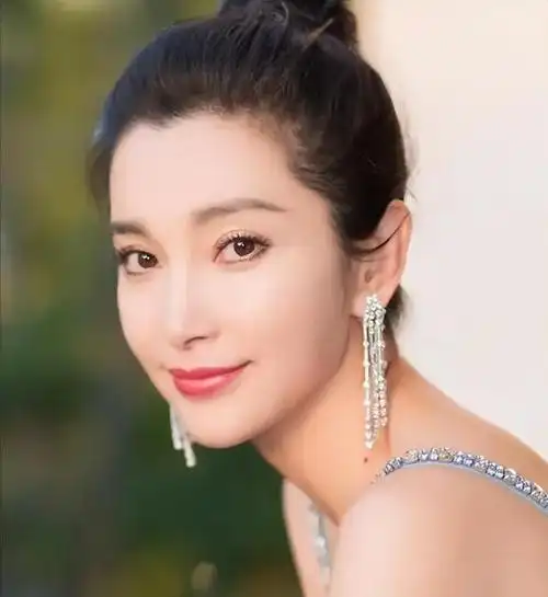 回顾李冰冰拥抱洗澡的戏都拍了是不是要对我负责