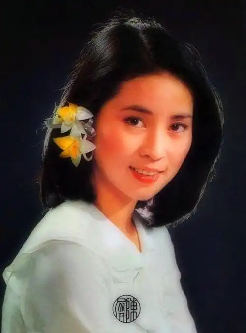 年轻时的林凤娇美貌惊艳!武打巨星成龙不要王祖贤却非她不娶!