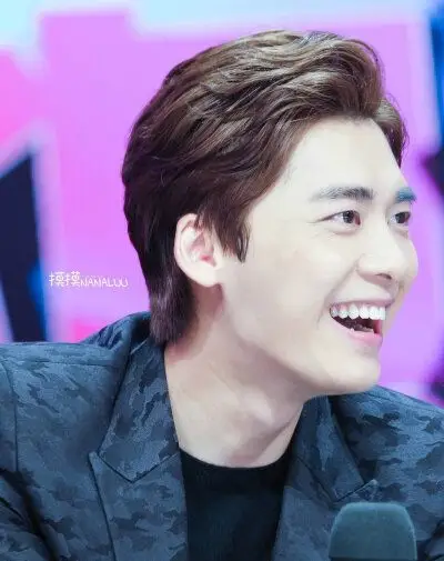 你眉头开了,所以我笑了.李易峰