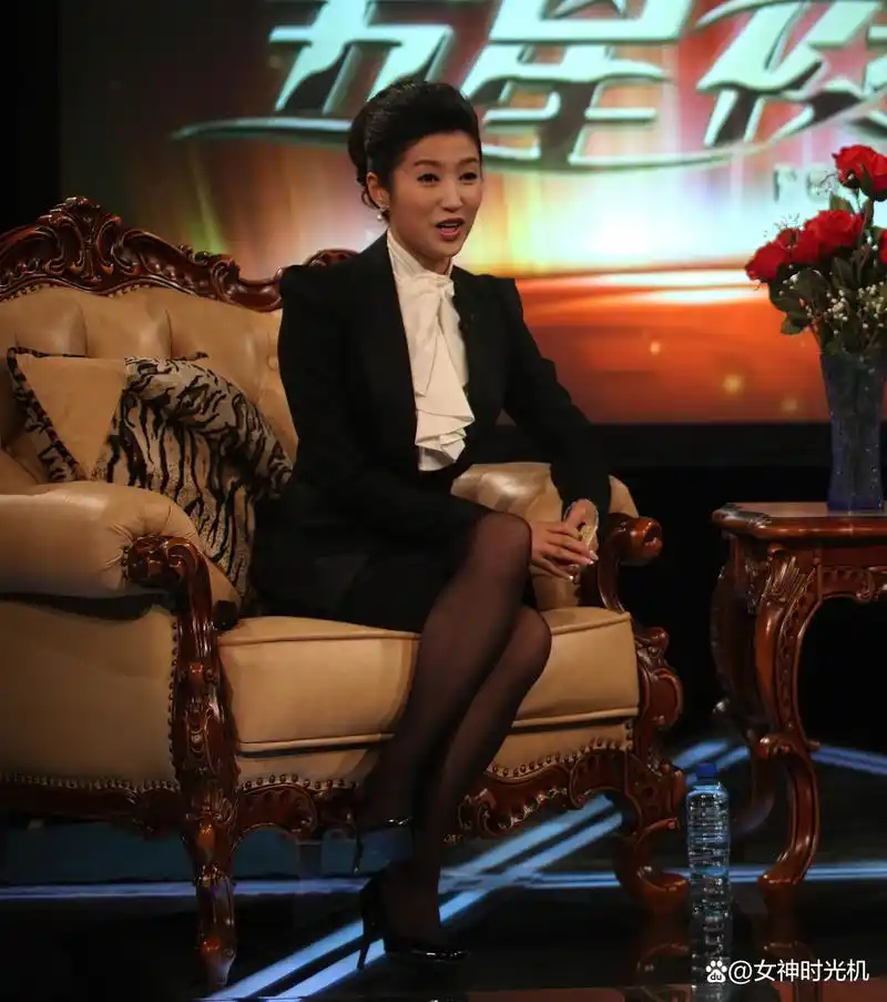 女主持人徐春妮,访谈现场