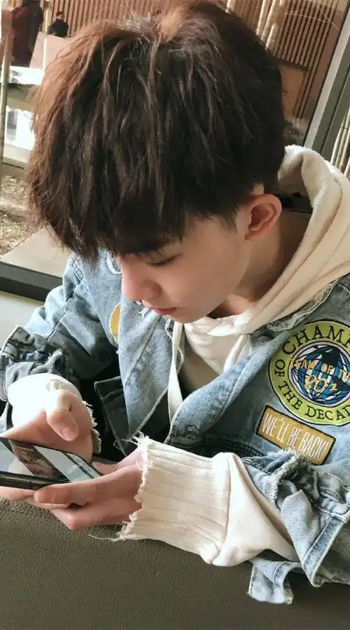 手机壁纸李明德