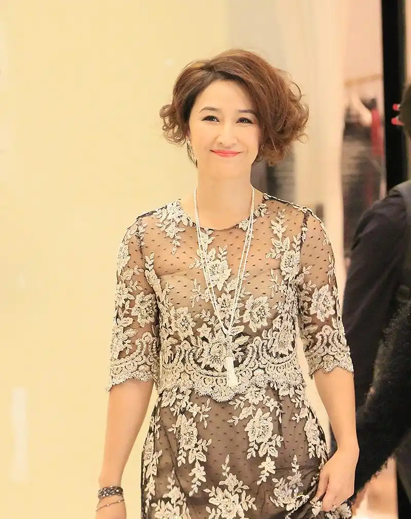 影帝张家辉的妻子关咏荷52岁近照,没有她就没有今天的张家辉