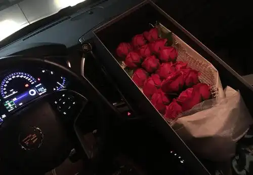 情人节礼物送女友什么合适「情人节礼物送男友什么合适实用」