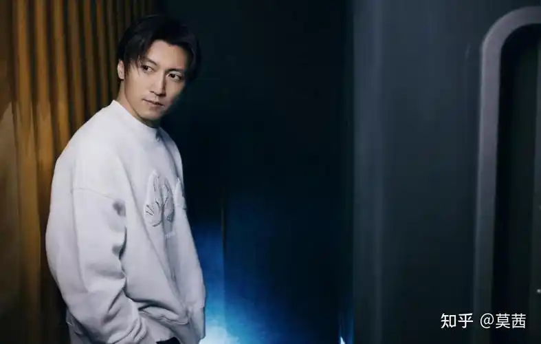 在娱乐圈同时驾驭长发和短发的男明星屈指可数,但是谢霆锋就是其中一