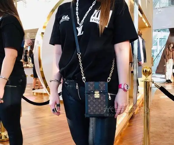 vertical 手机链条包m63913lv 手机包范丞丞同款海报款_米兰时尚包包