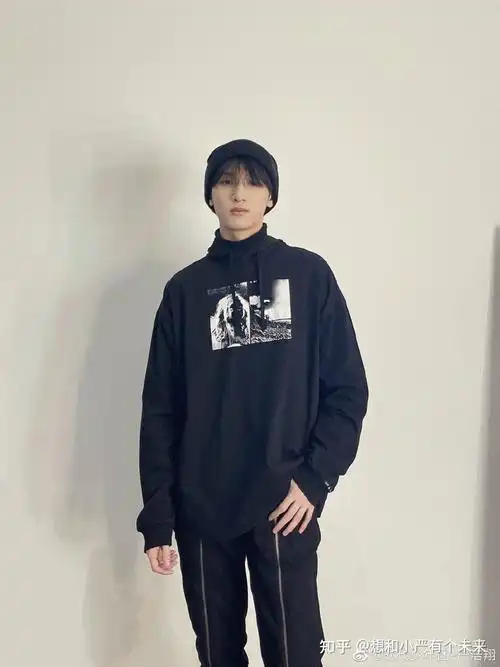 严浩翔穿搭 - 知乎