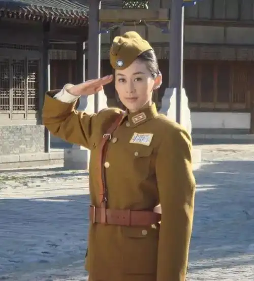 《特殊使命》剧照随后,她接连成为《中天悬剑》里的洪缨,《秘杀名单》