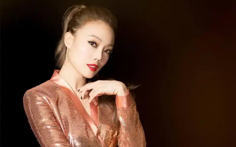 【容祖儿】《旧日回忆的山丘》:若我心爱的歌,明天都不再播,求你记住