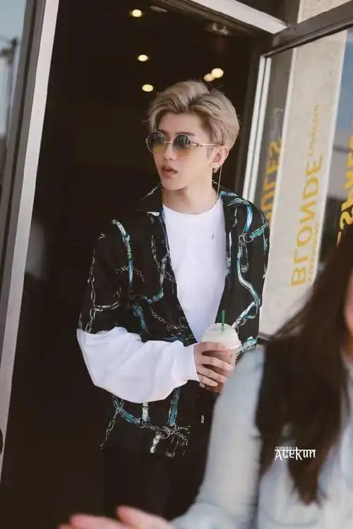 一直惊艳我的两套,好喜欢99  #蔡徐坤范思哲全球品牌代言人