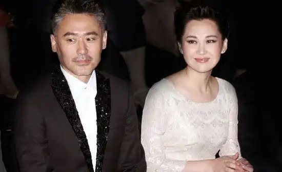 51岁吴秀波现状妻子始终支持母亲去了养老院