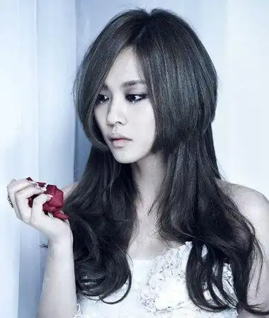 上面短下面长个性发型女生上面短下面长是什么发型