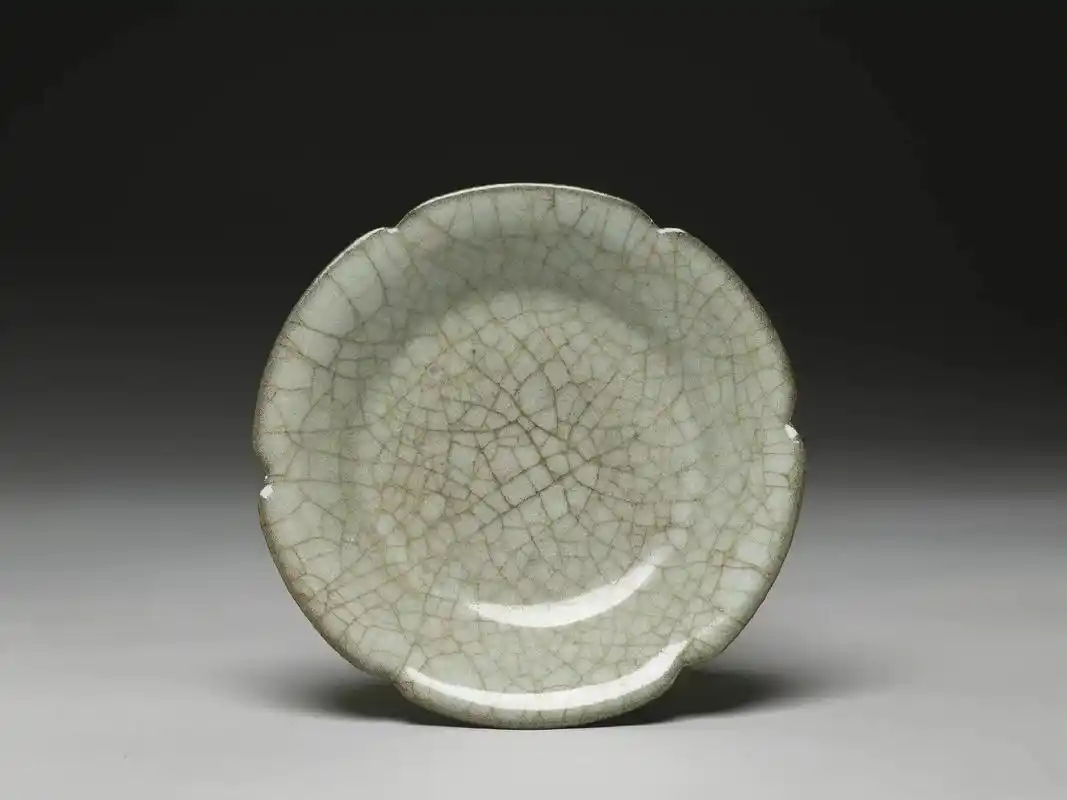 台北故宫博物院 藏南宋官窑青瓷花口盘  美图分享#美图分享 - 抖音