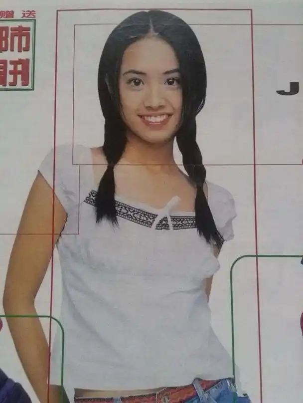 蔡依林改走清纯路线,白衬衣配牛仔裤,笑成20年前刚出道的模样