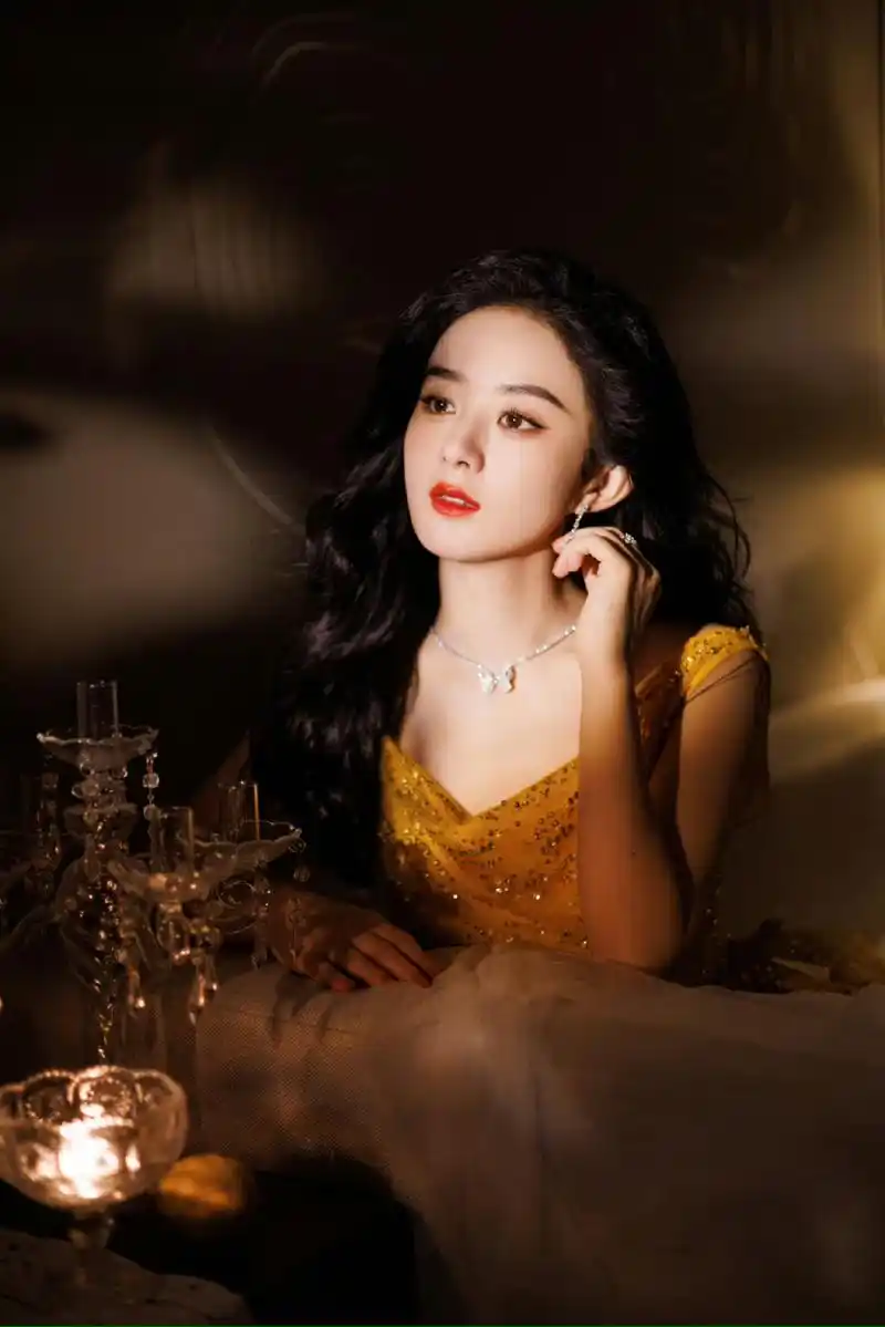 赵丽颖神仙颜值穿什么都好看又美又飒,果然气质非凡引领潮流我是独具