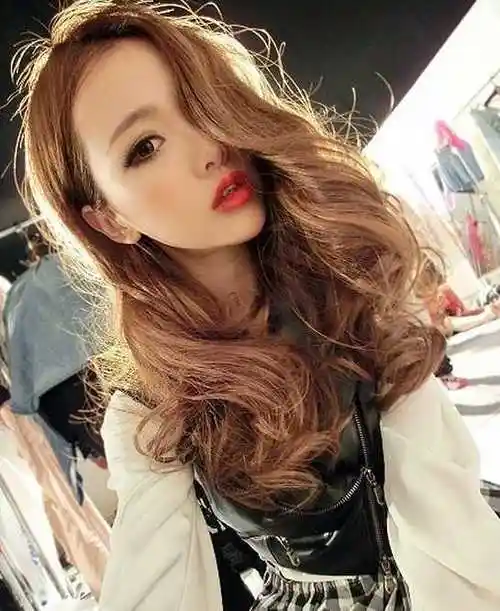 女人味中长发离子烫发型图片