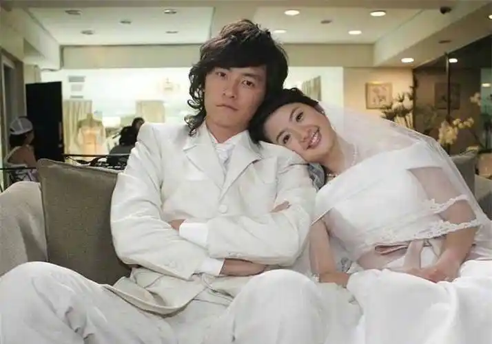 原创活久见郑元畅林依晨再次合体多年过去两人依旧拥有情侣感