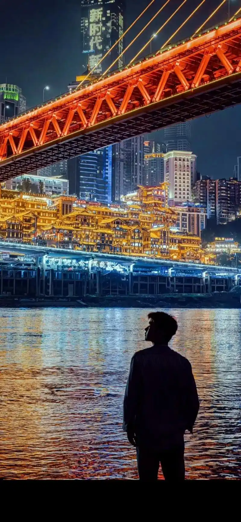 重庆.偶然间刷到的帅气博主背影,太好看了,有点陈冠希的样子也 - 抖音