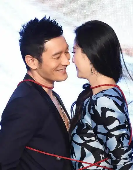 黄晓明范冰冰宣传电影《白发魔女传奇》首映会大红绳五花大绑(11)