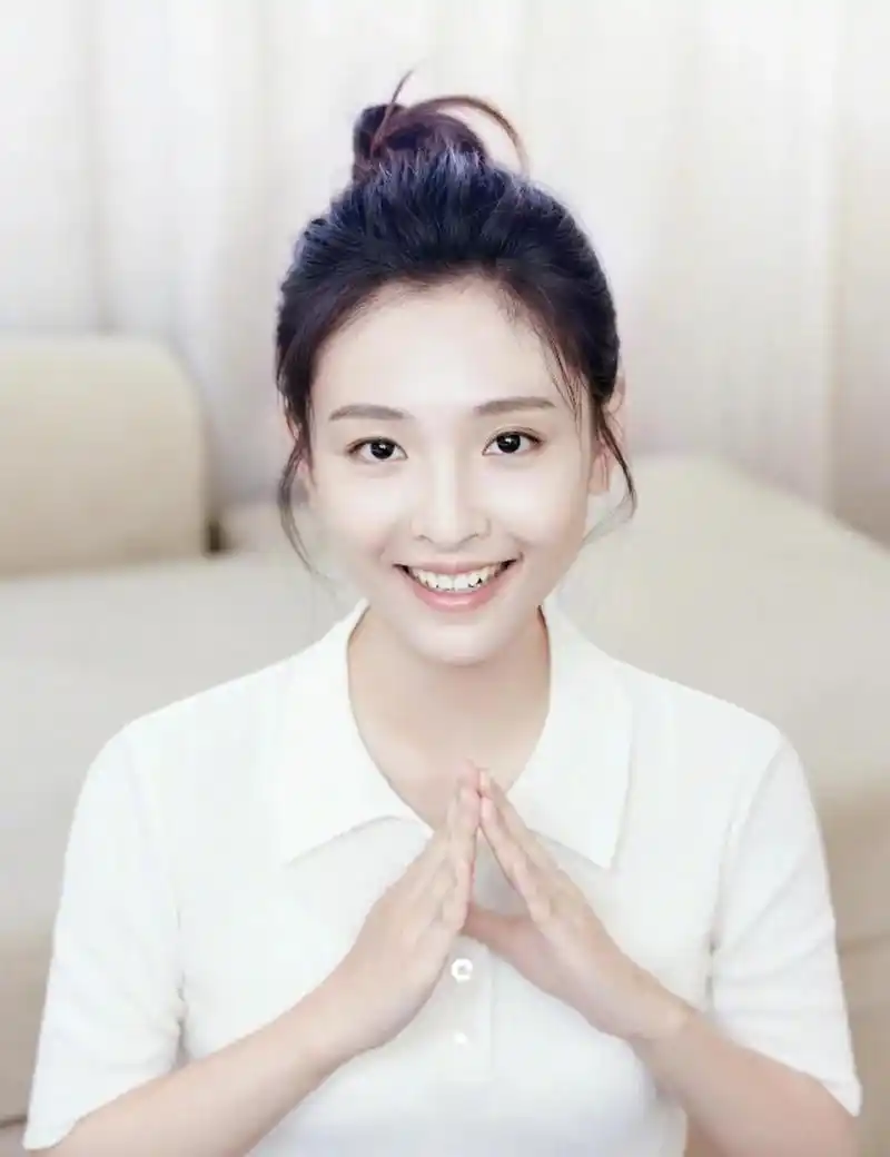 清新自然,五官精致 演员吴倩的长相清新自然,五官精致.