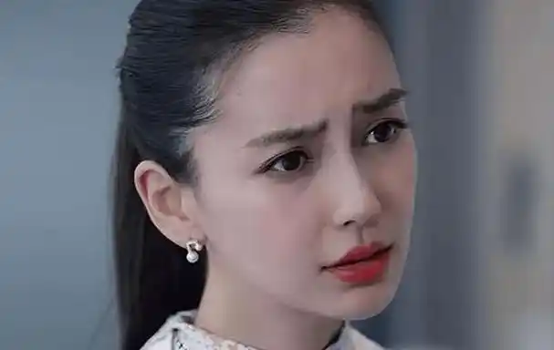 杨颖的"脸在江山在"终成捧杀,靠脸吃饭,代价比想象中的更大 - 黄晓明