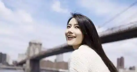 高圆圆产后首晒照调皮辣妈穿起西瓜衣颜值身材已恢复如初