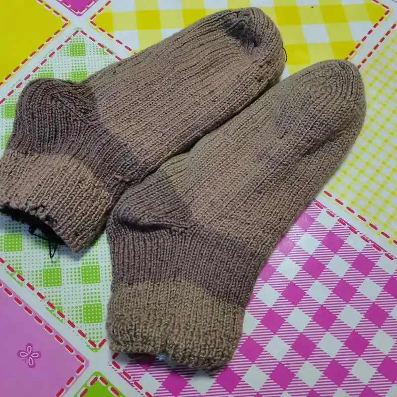 今天收拾家,发现给儿子在学校过冬穿过的袜子,我说丢了吧,现在 - 抖音