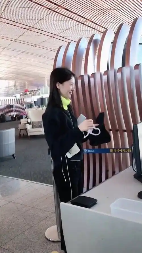 记录生活#金晨侧面看也很好看,你觉得呢