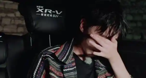 原创原创19岁王俊凯躲在车里哭到抽泣黄晓明也心酸落泪原因有点无奈